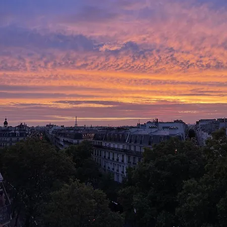 Homestay Eiffel Tower View Paris