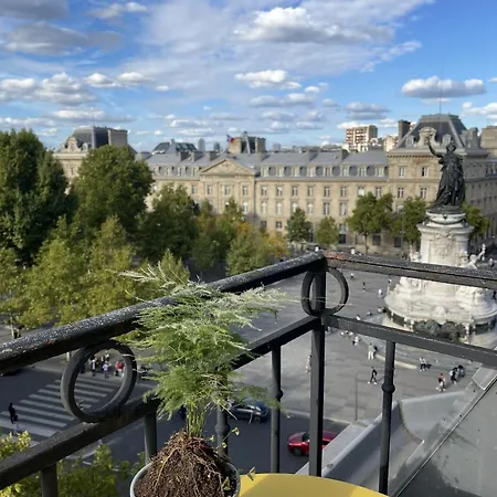 Eiffel Tower View Homestay