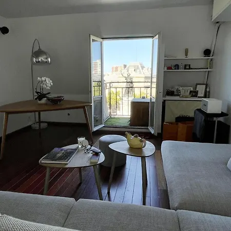 Homestay Eiffel Tower View Paris