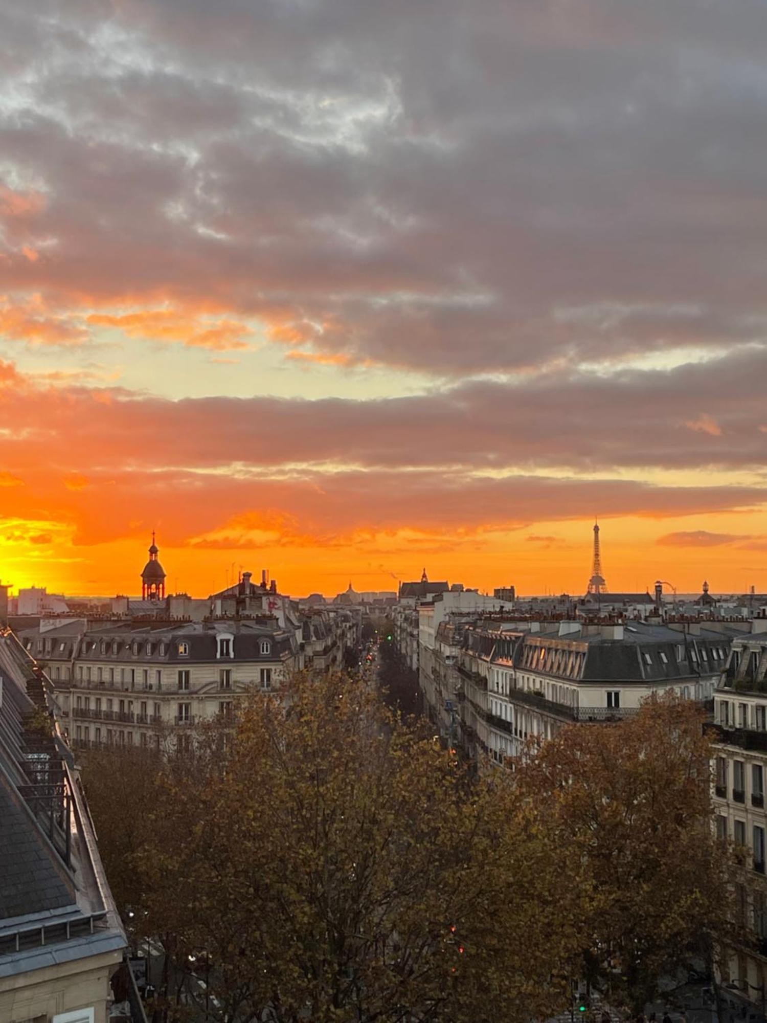 Eiffel Tower View * Parigi